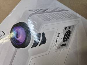 lot 39 image: Wonnie Home LED Mini HD Projector