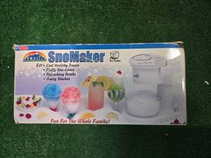 lot 73 image: Snowmaker for Cool Healthy treats, Fluffy Sno-Cones, Refreshing Drinks and Fruity slushes (Fun for the whole family) New