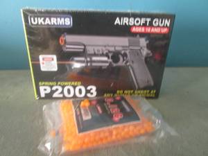 lot 22 image: Pistol Airsoft Gun with Bag of BBs...