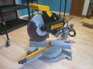 lot 51 image: Dewalt DW708 12 Sliding Compound M...