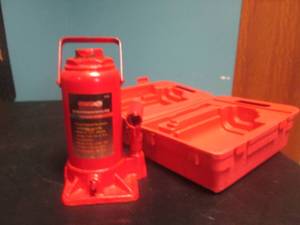 lot 53 image: Grip 20-Ton Hyrdaulic Bottle Jack w...