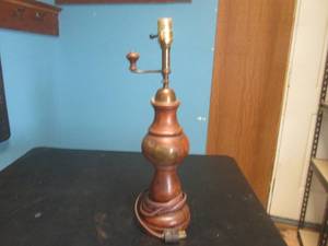 lot 56 image: Vintage Wood Table Lamp Plate on Fr...