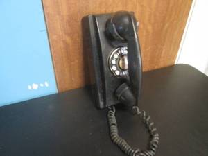 lot 59 image: Vintage Bell System Wall Mount Rota...