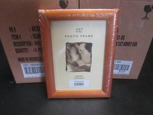 lot 80 image: 12 - 5 x 7 Picture Frames in Hone...