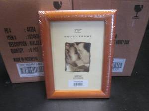 lot 81 image: 12 - 5 x 7 Picture Frames in Hone...