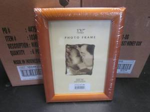 lot 82 image: 12 - 5 x 7 Picture Frames in Hone...
