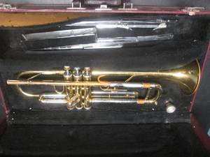 lot 113 image: Jupiter Trumpet with Sheet Music St...