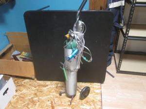 lot 118 image: Empty Oxygen Tank with Cart, 2 Regu...