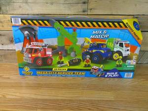 lot 135 image: Members Mark Mega City Service Team 39 Pieces Build & Play Set