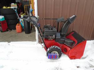 lot 100 image: Toro 826 Snow Blower with electric start. Good used condition. As shown.