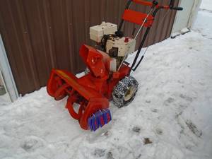 lot 105 image: Vintage 755 Ariens snow blower with electric start. Used condition. As shown.