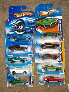 lot 290 image: Hot Wheel lot of 1967 & 1968 Firebird. All clean cards. As shown.