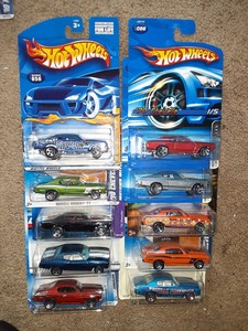 lot 292 image: Hot Wheel lots of 1970 Chevelle. All clean cards. As shown.