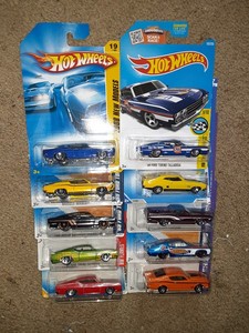 lot 307 image: Hot Wheel Ford muscle car 1969, 1970 Ford Torino Talladega & Ranchero. All clean cards. As shown.