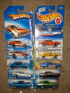 lot 320 image: Hot Wheels muscle car lot 1970 Plymouth Road Runner. As shown.