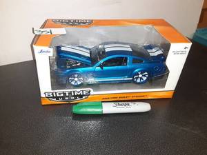 lot 351 image: 124 Jada 2008 Ford GT500 KR new in box. As shown.