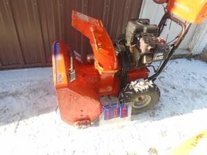 lot 106 image: Simplicity m924 snow blower with electric start. Used condition. Tested & works. As shown.