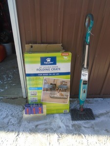 lot 112 image: Fold up dog cage & working shark steam mop. As shown.