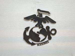 lot 24 image: Vintage Metal US Marines Emblem Wall Decor