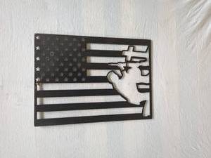 lot 31 image: Metal Wall Art Featuring Soldier and American Flag Design