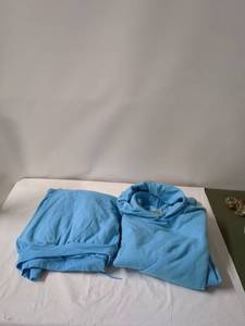 lot 149 image: 2 Light Blue Hooded Sweatshirts Size Adult XL
