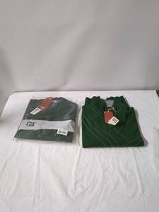lot 151 image: Lot of 2 Mens Medium Green Sweaters
