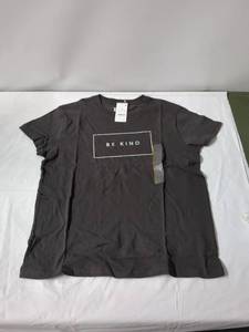 lot 153 image: Size Small Be Kind Graphic T-Shirt