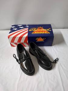 lot 162 image: Hydrocol Womens Classic Black Leather Oxfords Size 6M