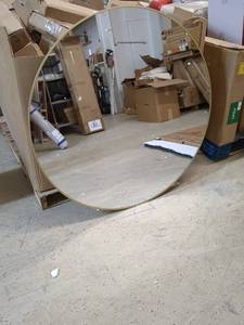 lot 198 image: Round Wall Mounted Mirror with Gold Frame
