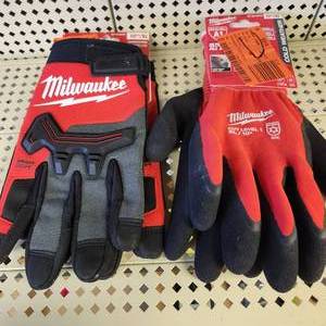 lot 18 image: Lot Of Two Pairs Of Milwaukee Gloves 48-73-8553 And 48-22-8913 XL