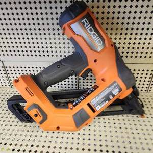 lot 51 image: Ridgid R09899 18V 15 Gauge Finish Nailer Unable To Test Excellent Condition