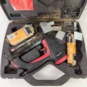 lot 90 image: Accuset A200BN 18G Brad Nails 58-2 Hard Case Pneumatic Good Condition Tested
