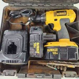 lot 93 image: DeWalt DC759 Cordless DrillDriver 18V 2 Batteries And Charger