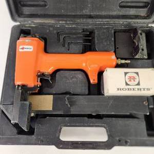 lot 98 image: SpotNails Model FS 4825 Good Condition Tested Works