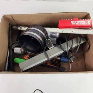 lot 100 image: Lot Of Miscellaneous Garage Items