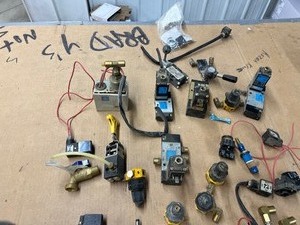 lot 41 image: VARIOUS AIR PARTS