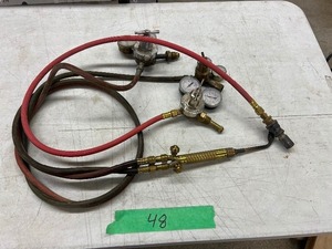 lot 48 image: TORCH GAUGES, HOSE, & TORCH W TIP
