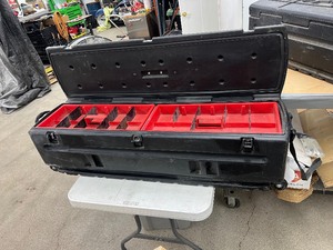 lot 9 image: DU-HA 4 GUN LOCKING STORAGE TOTE W MOUNTING BRACKET RETAIL PRICE $400
