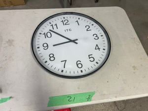 lot 21 image: 20 WALL CLOCK