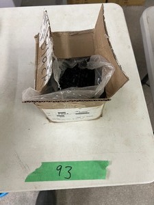 lot 93 image: 31LBS 14-20 X 1 PHILLIPS ROUND HEAD MACHINE SCREW BLACK