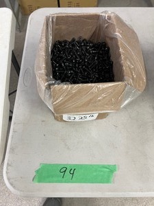 lot 94 image: 32LBS 14-20 X 1 PHILLIPS ROUND HEAD MACHINE SCREW BLACK