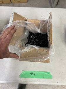 lot 95 image: 32LBS 14-20 X 1 PHILLIPS ROUND HEAD MACHINE SCREW BLACK
