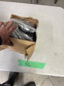 lot 96 image: 32LBS 14-20 X 1 PHILLIPS ROUND HEAD MACHINE SCREW BLACK