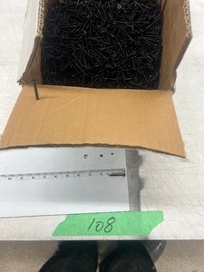 lot 108 image: 25LBS 8 X 1-12 PHILLIPS FLAT HEAD LO ROOT WOOD SCREW