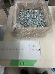lot 111 image: 26LBS 8 X 1 PHILLIPS MOD TRUSS HEAD SHARP PT ZINC