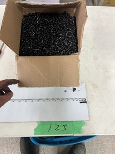 lot 123 image: 43 LBS 14-20 X 1 PHILLIPS PAN HEAD MS BLACK OXIDE