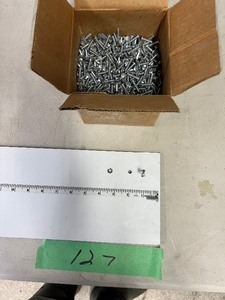lot 127 image: 8LBS 8-32 X 34 PHILLIPS HEAD MACHINE SCREW