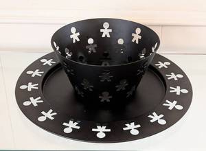 lot 17 image: Alessi Girotondo King Kong Perforated Fruit Bowl and Platter