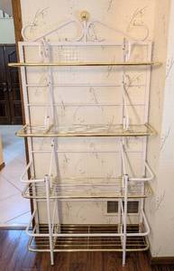 lot 18 image: White and Brass Metal Bakers Rack