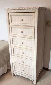 lot 25 image: Henry Link White Wicker Lingerie Chest